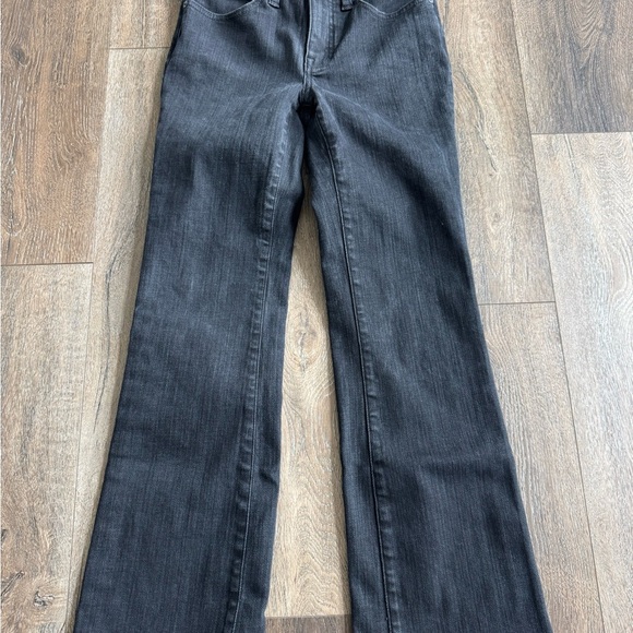 Madewell Jeans.  Women’s size 24. Black, great used condition. Mid Rise Kick Out - Picture 2 of 8